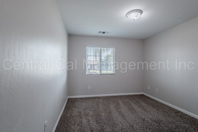 Building Photo - 4 Bedroom/2 Bath Home with Solar - $2695 p...