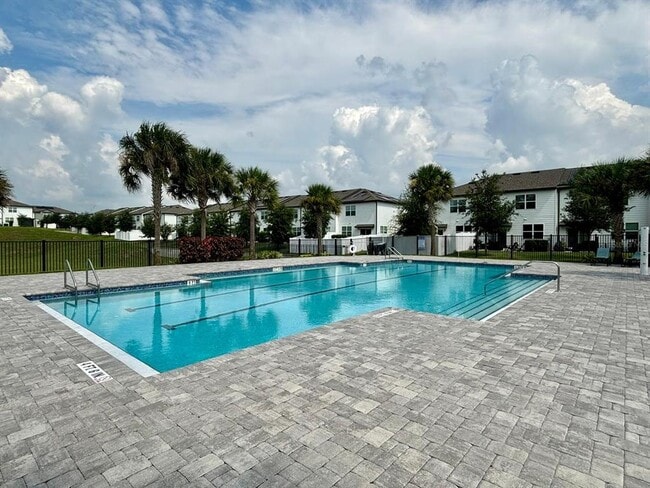 Building Photo - 177 Mandovi St