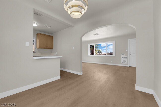 Building Photo - 433 N 10th St