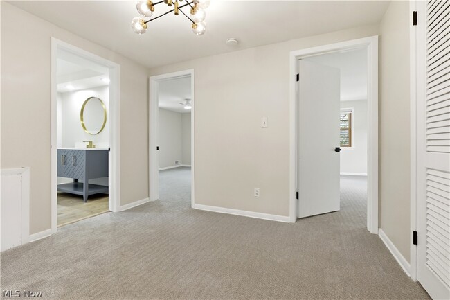 Building Photo - 2056 Laurel Hill Dr