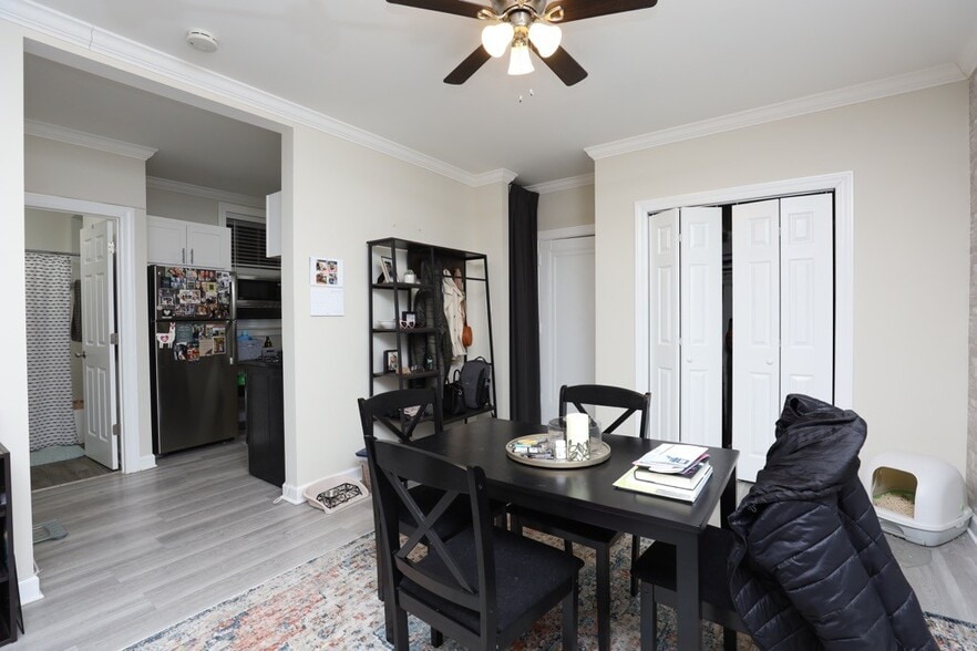 Building Photo - 644 W Roscoe St