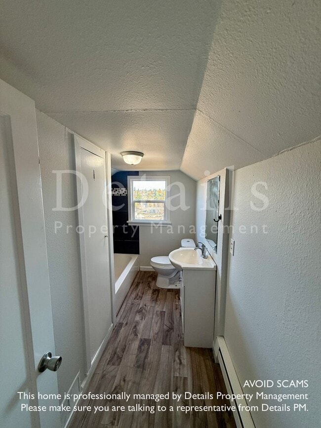 Building Photo - 5 Bedroom 2 Story With Basement!