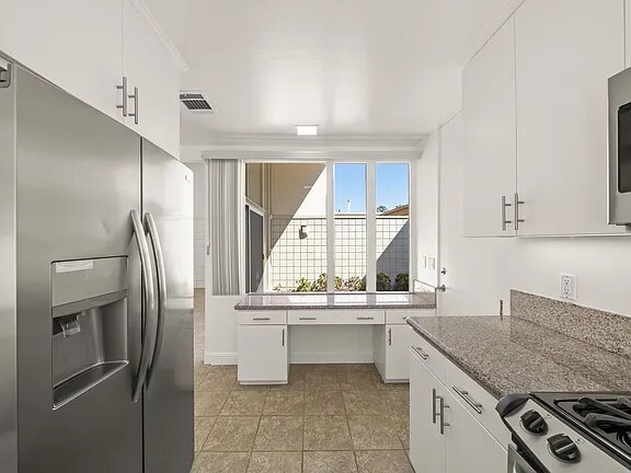 Building Photo - 4174 Del Mar Ave