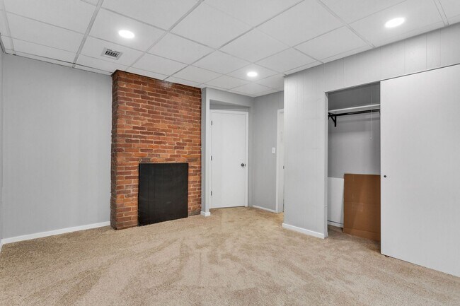 Building Photo - 4 Bed 2 Bath - Newly updated Shadyside home