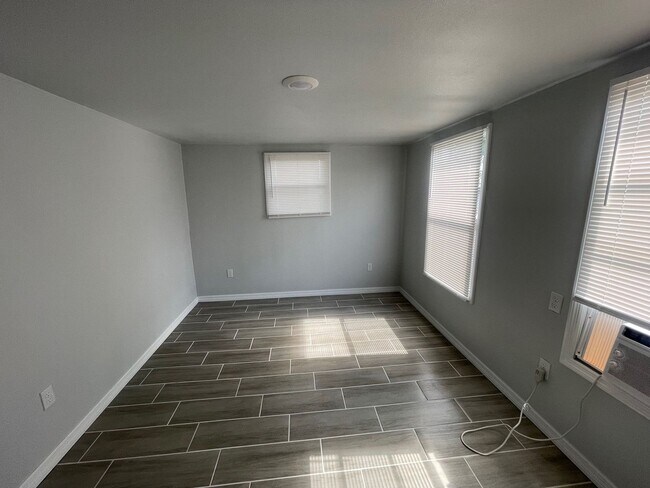 Building Photo - Fully Renovated 2Bed/1Bath Mobile Home for Rent! Bradenton, FL