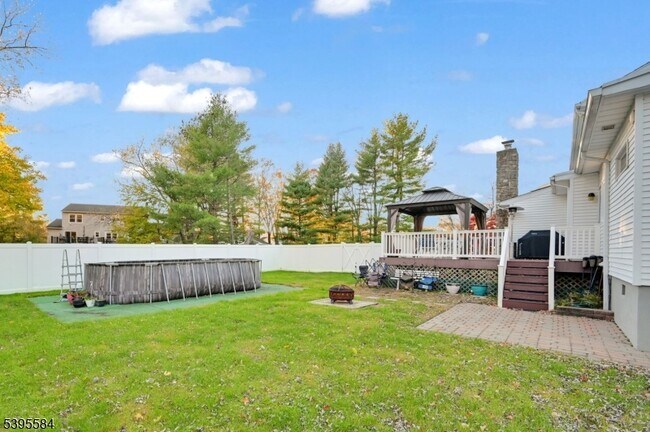 Building Photo - 15 Sweetwood Ct