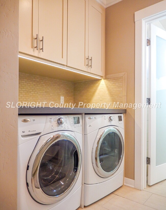 Building Photo - AVAILABLE JULY- 1 Bed / 1 Bath located in Downtown San Luis Obispo