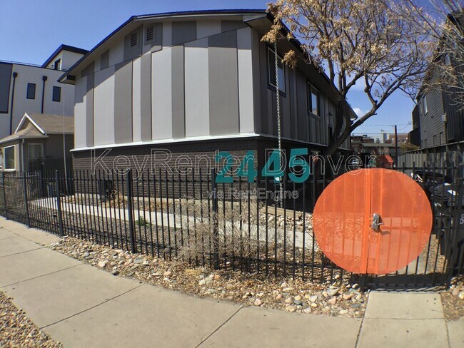 Building Photo - 2445 Lawrence St