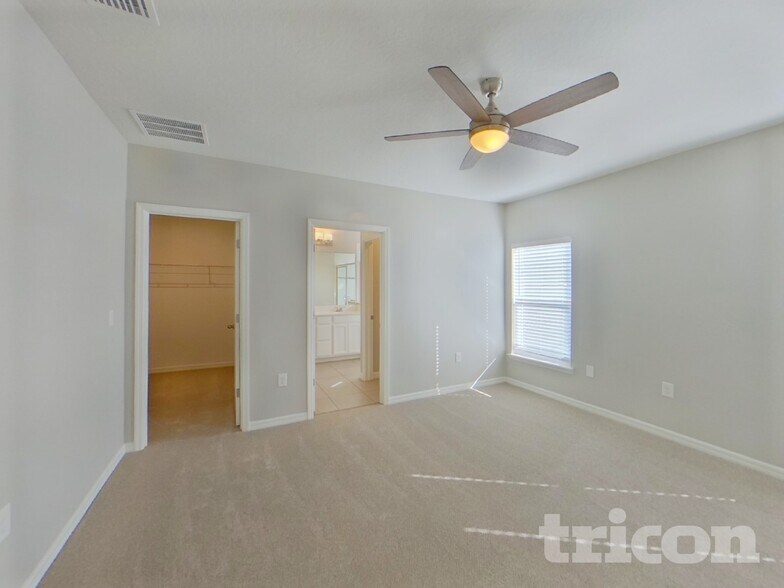 Building Photo - 11120 High Noon Trl