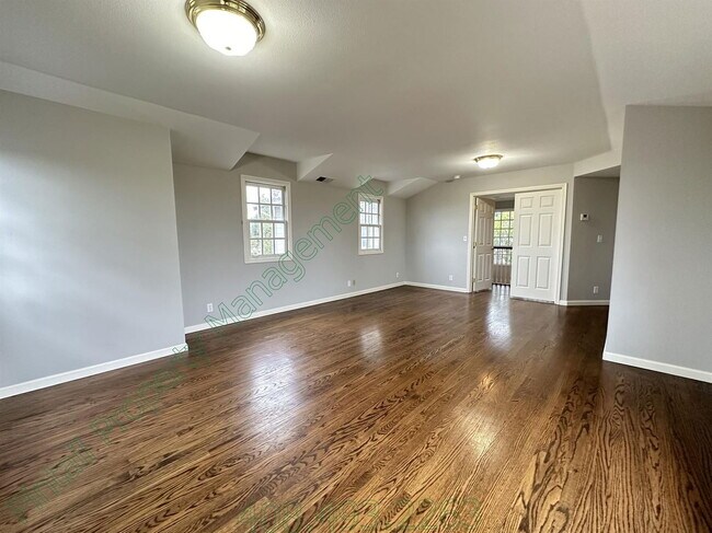 Building Photo - 108 Club Dr