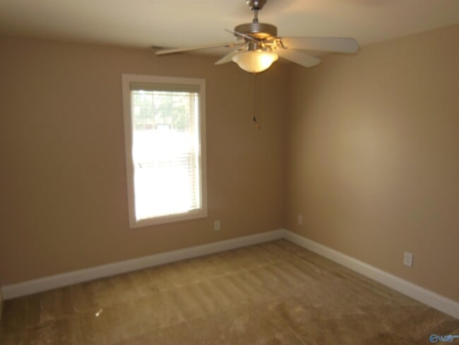 Building Photo - 2604 Little Cove Rd