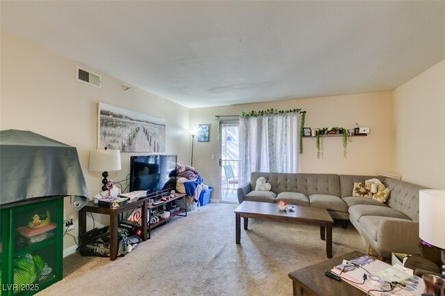 Building Photo - 2750 Durango Dr