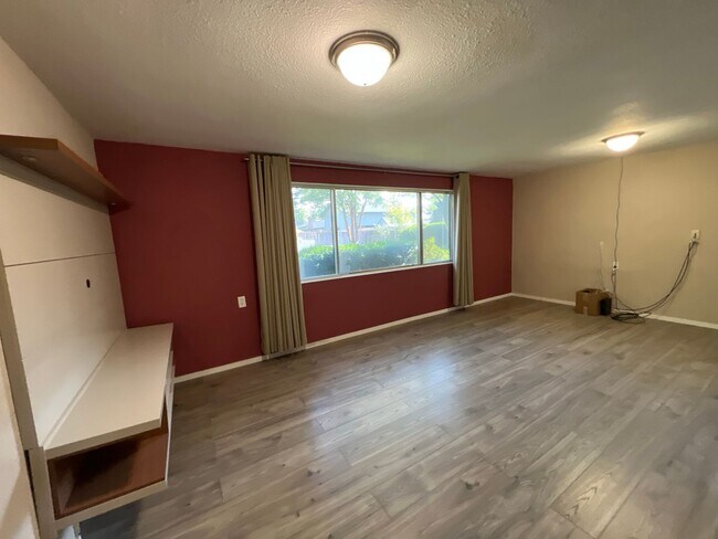Building Photo - Hayden Bridge Four Bedroom
