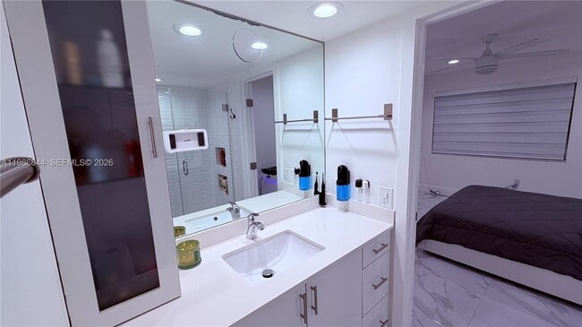 Building Photo - 8033 Lake Dr