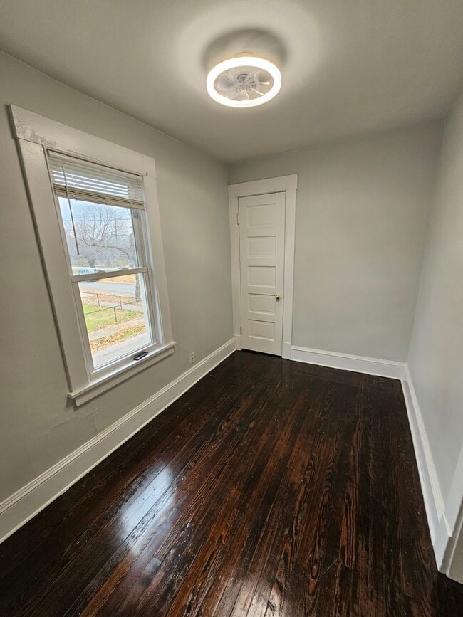 Building Photo - Wakefield7010-7014