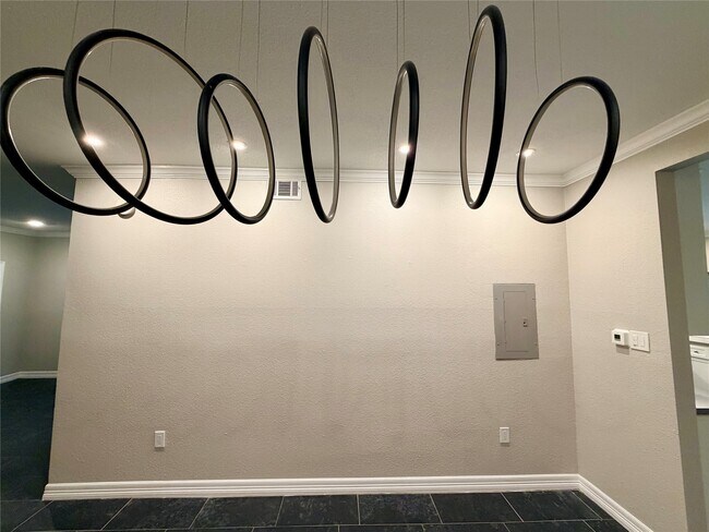 Building Photo - 811 Threadneedle St