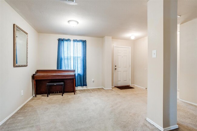 Building Photo - 1006 Hollow Oak Rd