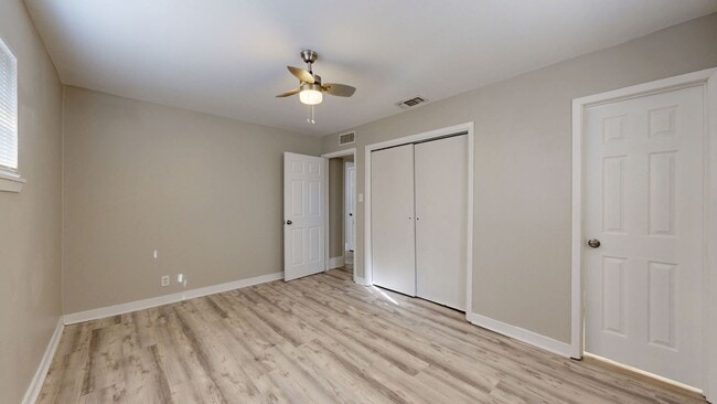 Building Photo - 2 WEEKS FREE!!! RENT REDUCED TO $1,195!!!