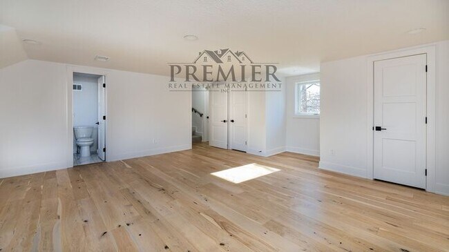 Building Photo - Stunning Remodeled 4 bedroom / 4 bath-2026...