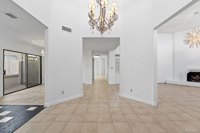 Building Photo - Welcome to this stunning 3-bedroom, 2-bathroom home in the heart of Scottsdale, AZ *RENT SPECIAL*