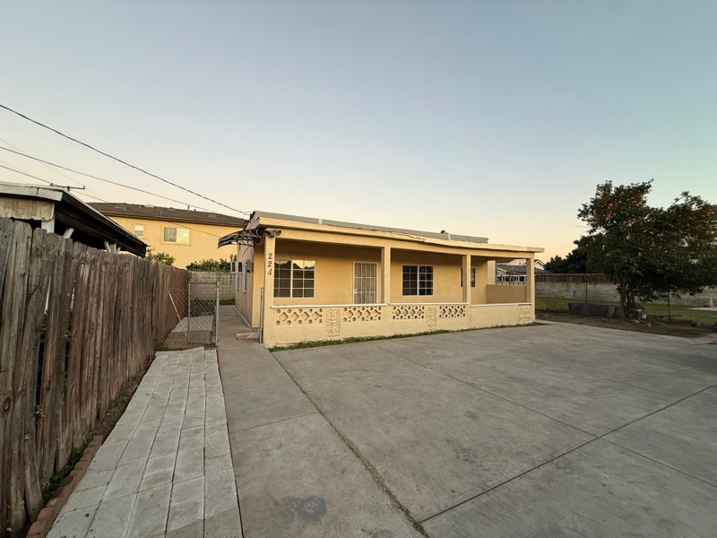 Building Photo - 224 Gladys Ave