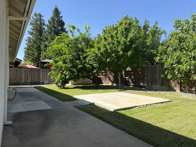 Building Photo - Charming 3-bedroom, 2-bath home in North Merced!