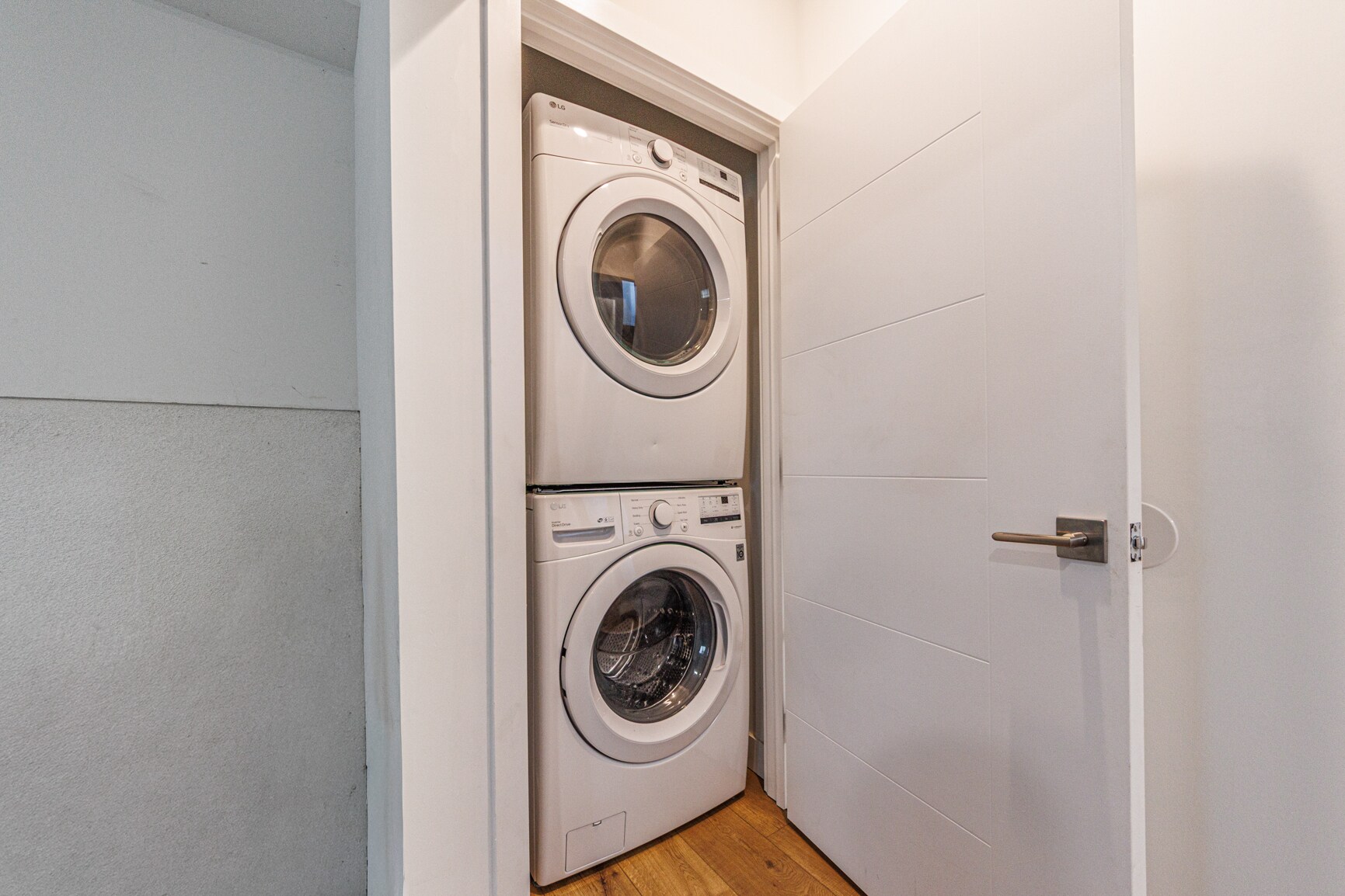 Building Photo - 705 N Benton Way