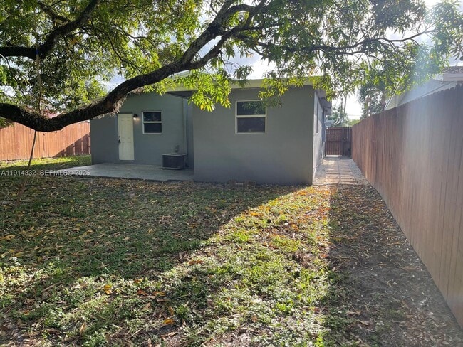 Building Photo - 428 NW 16th Ave