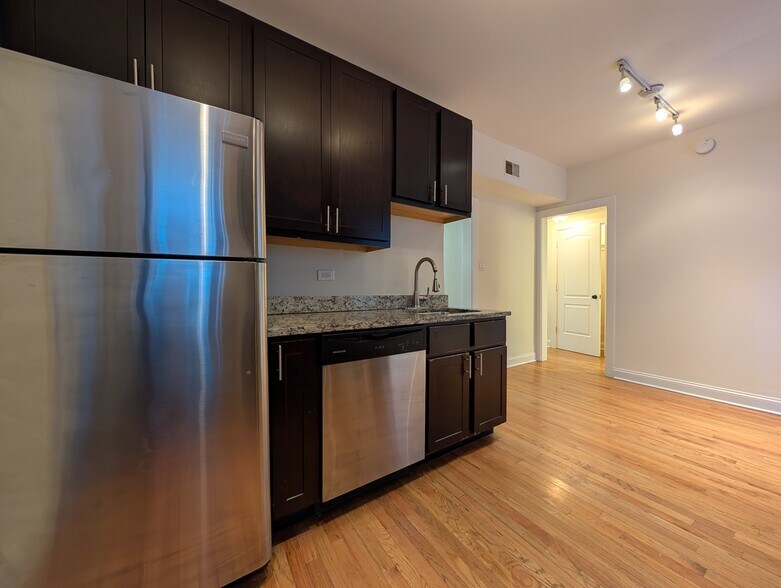 Building Photo - 4032 N Ashland Ave