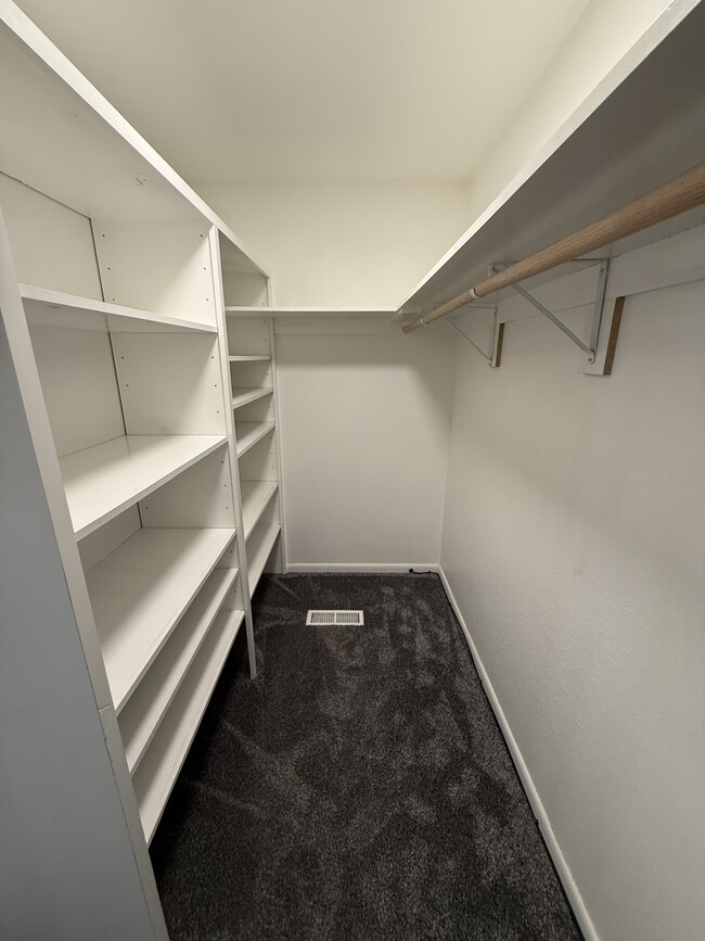 Building Photo - 2004 1st Ave S