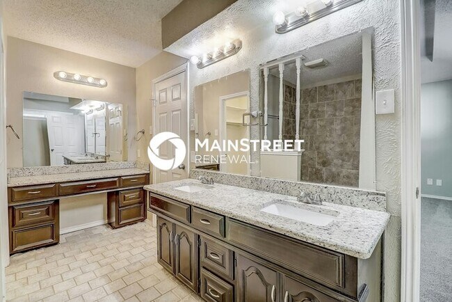 Building Photo - 4 Bedroom Pet-Friendly Home in DeSoto, TX with Main Street Renewal