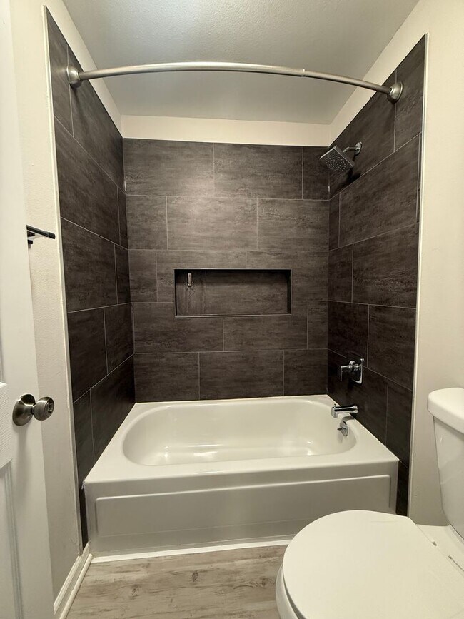 Building Photo - Fully renovated 1-bedroom condo in Norwood!