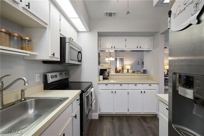 Building Photo - 8171 S Woods Cir