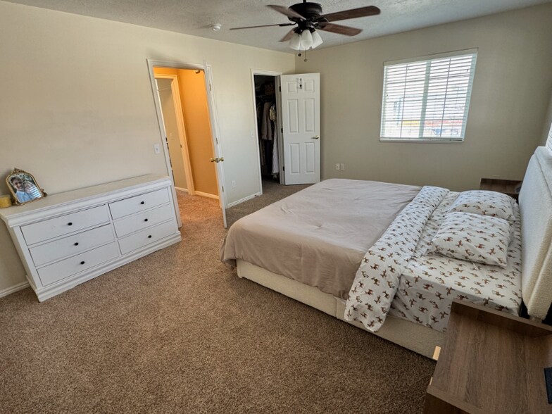 Building Photo - 1586 W Compass Pt Ln