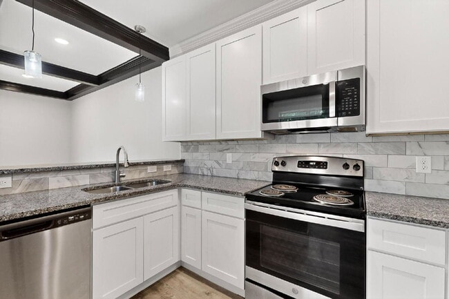 Building Photo - 1703 Ash Crescent St