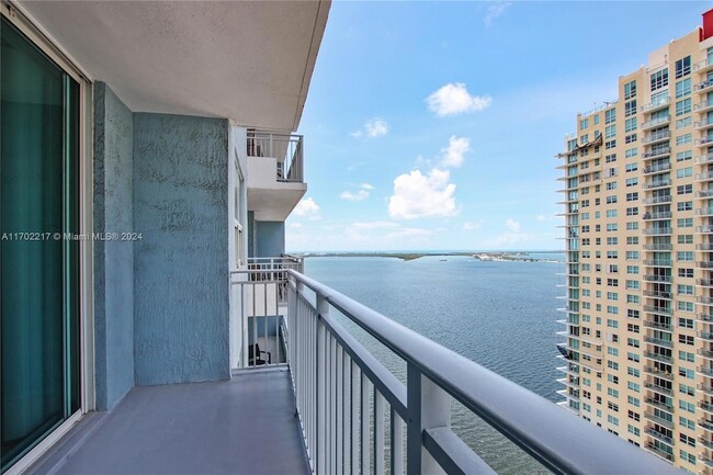 Building Photo - 1111 Brickell Bay Dr