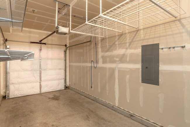 Building Photo - Low Maintenance Living 2 Bedroom Condo, Du...