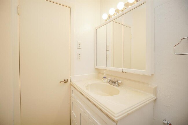 Building Photo - 11614 Pompano Ln