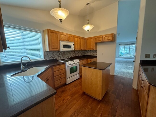 Building Photo - 3 bedroom 2 bath home in Sutherlin