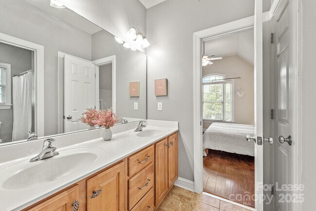 Building Photo - 1212 Toteros Dr