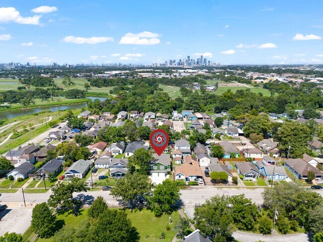 Building Photo - 404 Forest Hill Blvd