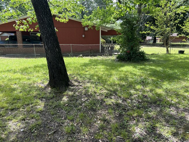 Building Photo - 851 Willow Dr