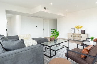 Building Photo - Haven 35