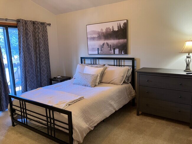 Building Photo - 1371 W 18th Ave