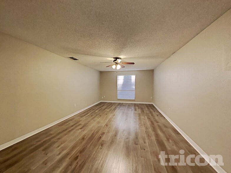 Building Photo - 1314 Oakcrest Dr