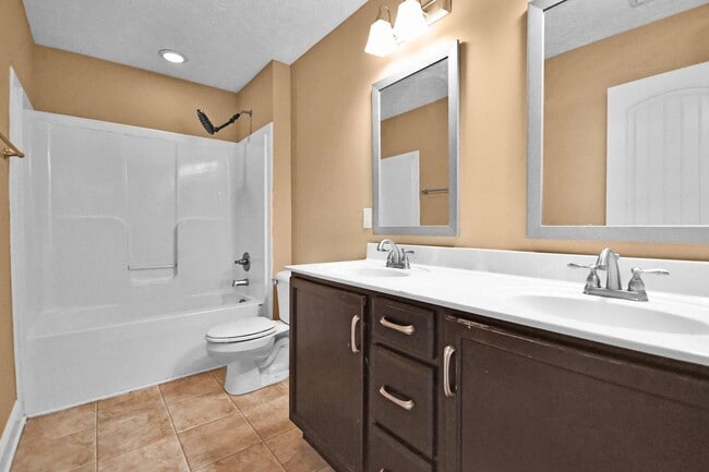 Building Photo - Pet Friendly Three Bedroom!