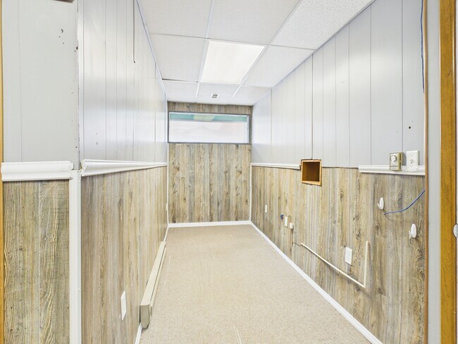 Building Photo - 248 Main St