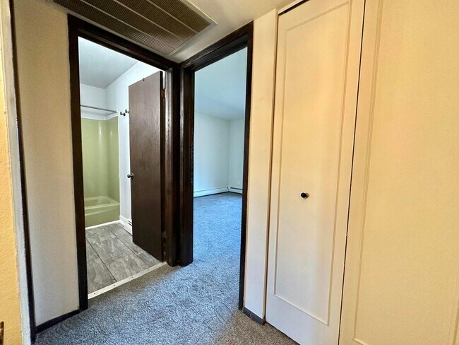 Building Photo - 11958 W Mill Rd