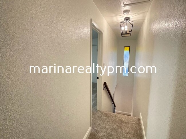 Building Photo - Two Story Crockett Condo Two-Off Street Pa...