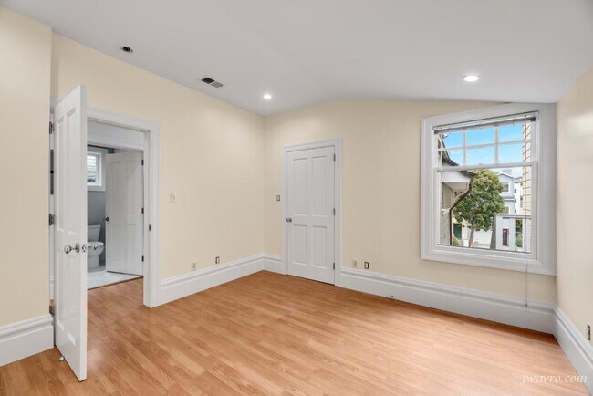 Building Photo - 2945 Bush St